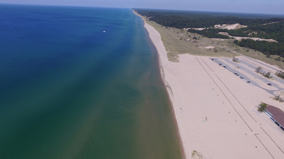 The long stretch of Muskegon Lake Michigan public beach